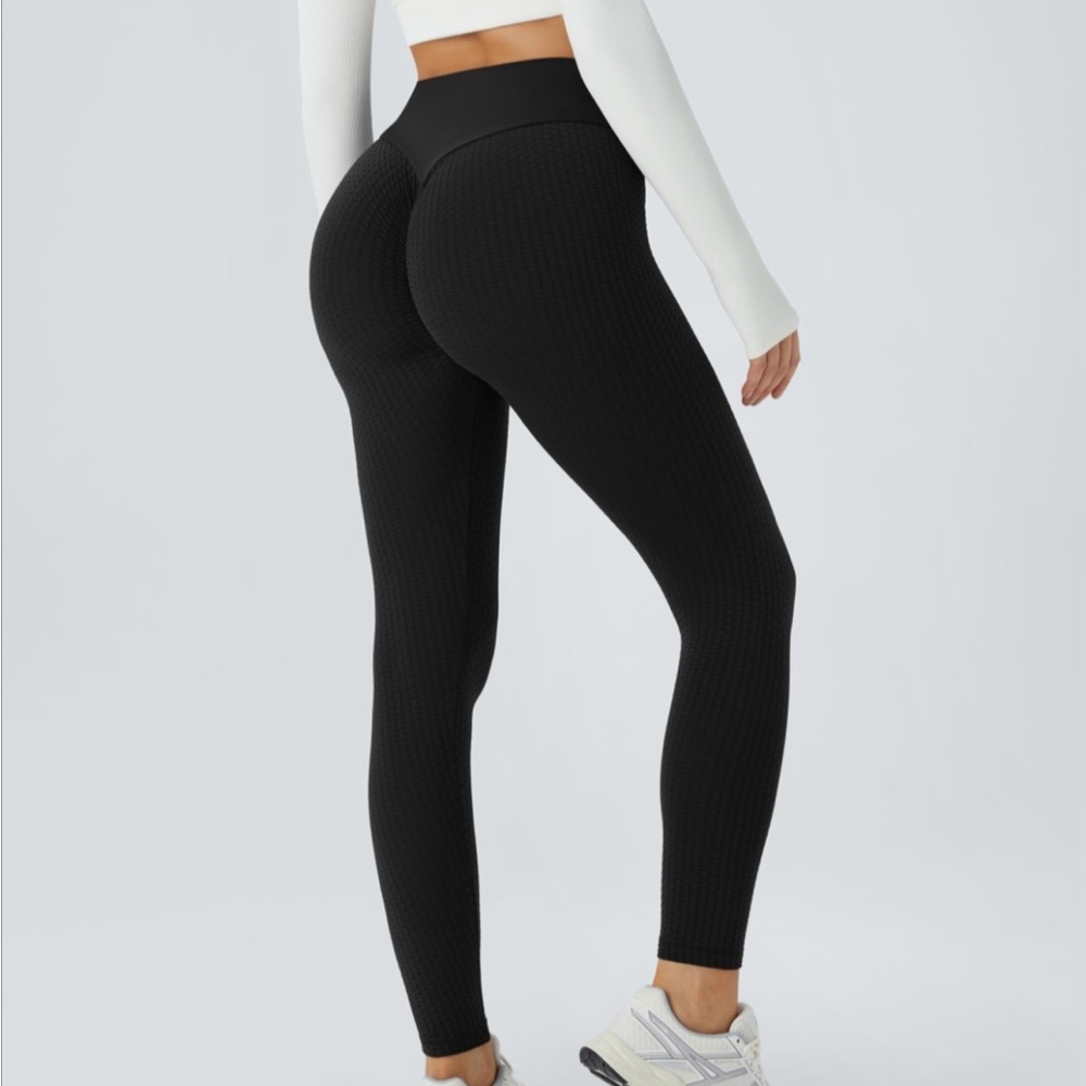 HALARA oneflow seamless high waisted tummy control butt lifting new w/o tag - Picture 2 of 4